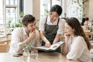 Menu song ngữ Việt – Anh: Lỗi khiến khách nước ngoài khó gọi món