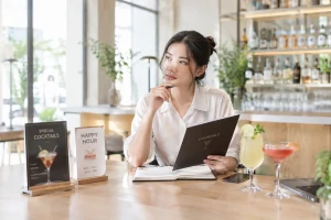 Bán cocktail cho quán bar: Nên bắt đầu từ menu hay khuyến mãi?